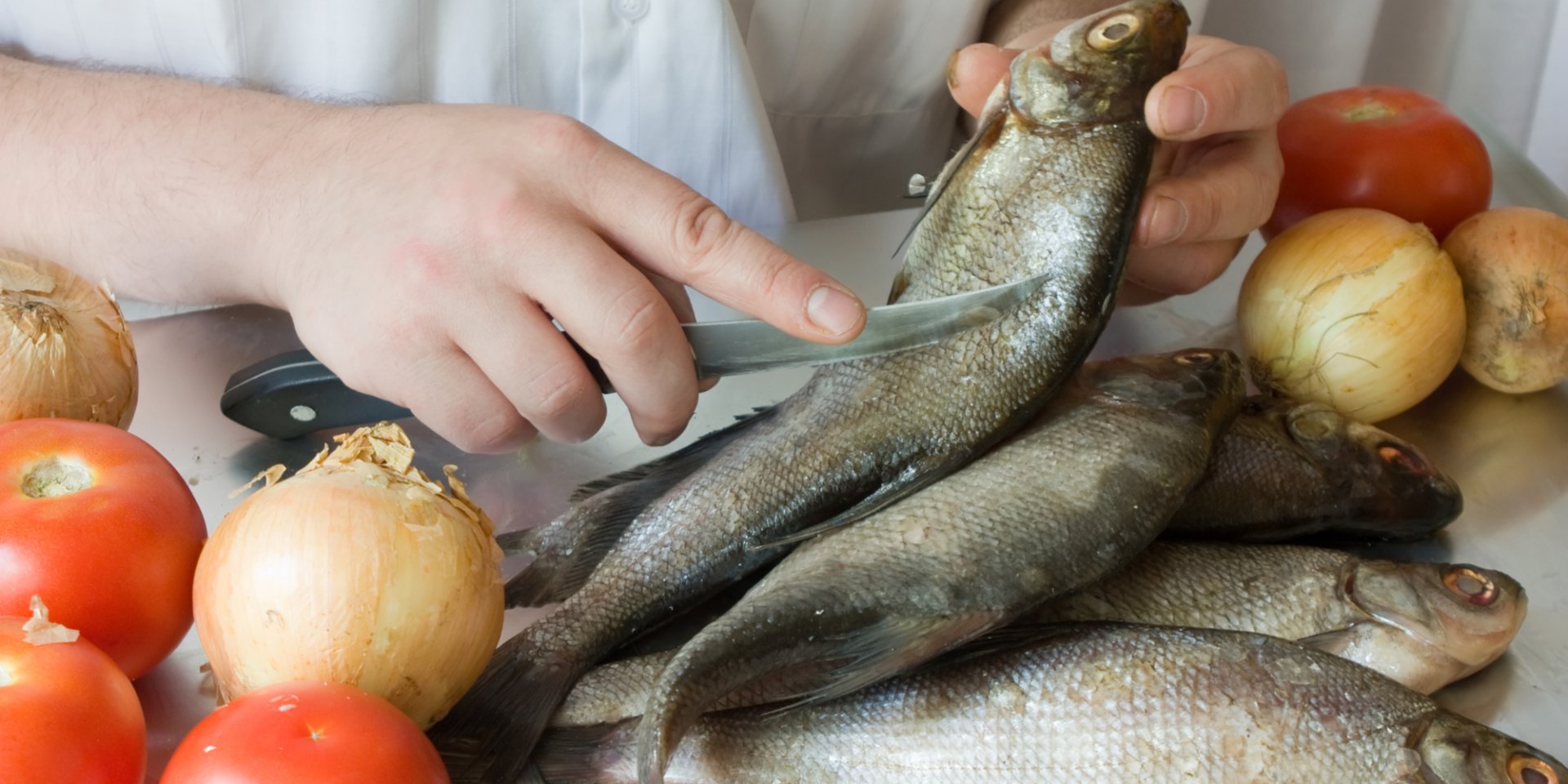 Експерти назвали найпростіший спосіб очищення риби від луски у домашніх умовах