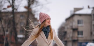 Стилісти назвали найтрендовіші джинси та уггі сезону