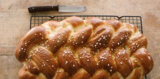 Як приготувати смачний різдвяний калач із родзинками до святкового столу