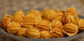 Готуємо смаколик дитинства: горішки із згущеним молоком