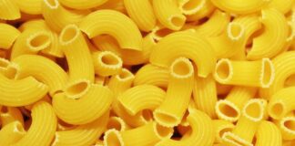 Що зробити з макаронами, аби вони не злиплися: професійний лайфхак