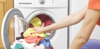 Як прибрати неприємний запах з одягу, коли порошок не справляється