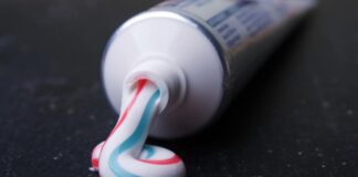 Лайфхак, як очистити шпалери