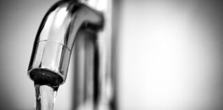 Навіщо терти руками кран у кухні