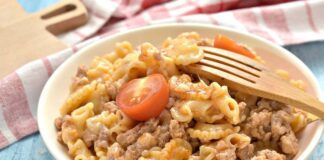 Як смачно приготувати макарони з рибною консервою: простий рецепт