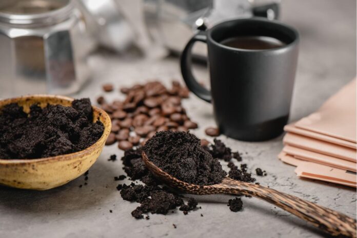 Навіщо варто зберігати кавову гущу вдома: цікаві факти 