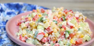 Кулінари розповіли, як урізноманітнити рецепт крабового салату 