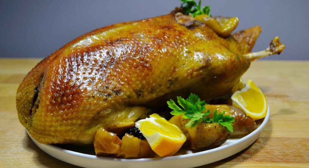 Завжди запікаю качку тільки так: сімейний рецепт з бабусиної книги 70-х років, який ніколи не підводить 