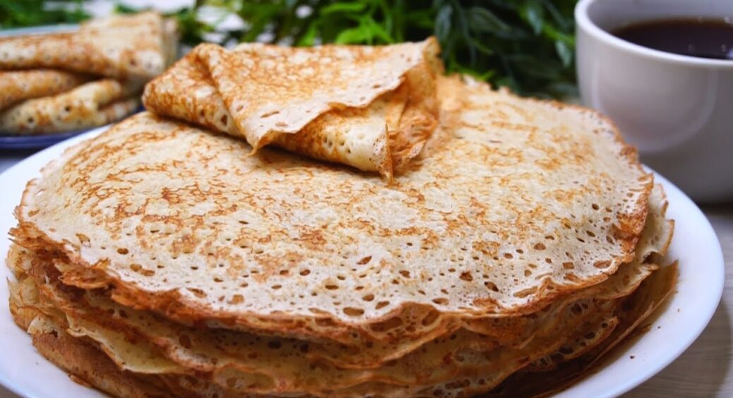 Мої млинці більше не рвуться і не прилипають до сковороди: найкращий рецепт млинців і лайфхак з випікання 