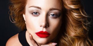 Тіна Кароль виконала колядку під акомпанемент захисника