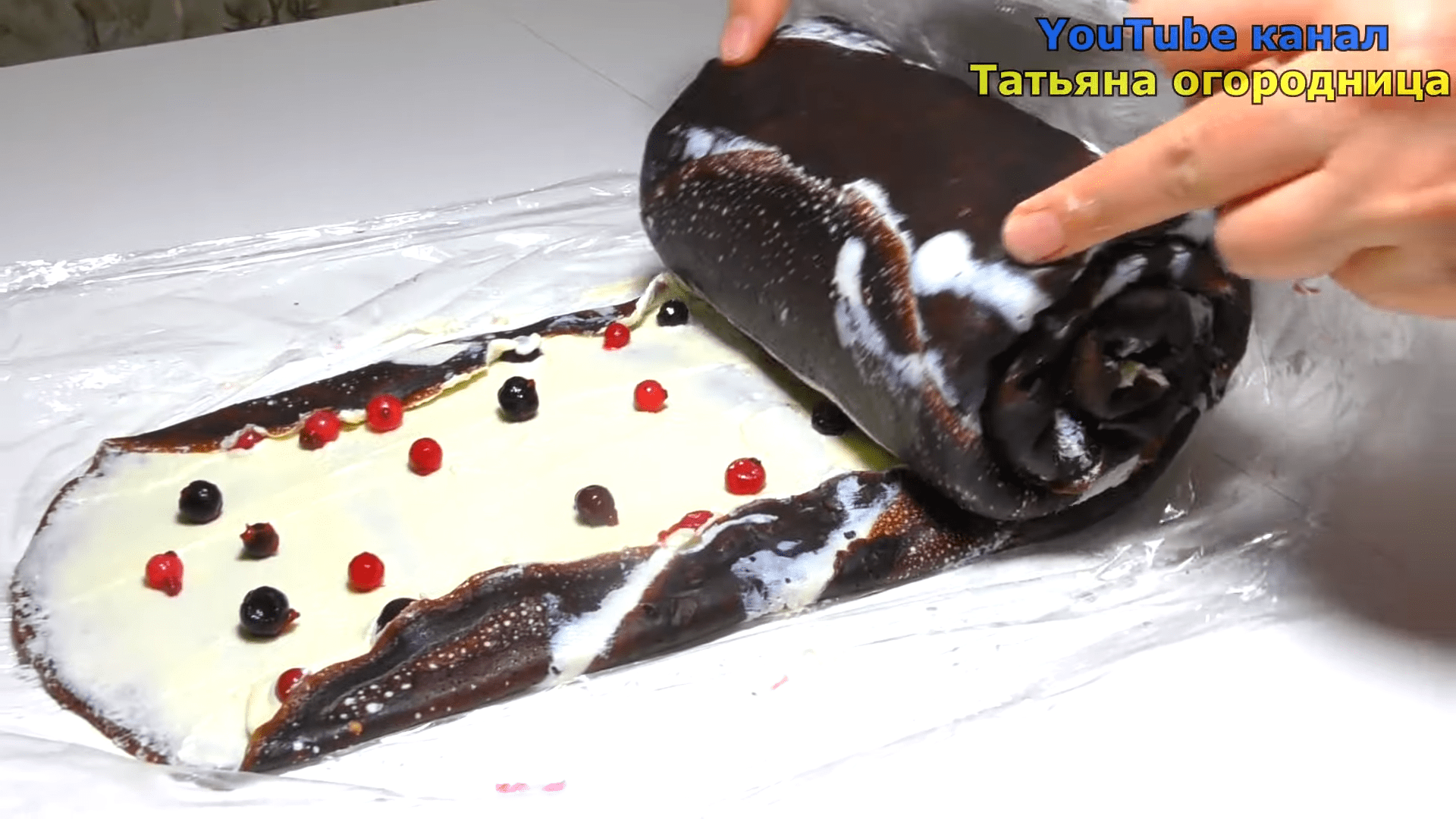 Рецепт незвичайного торта-рулета з млинців