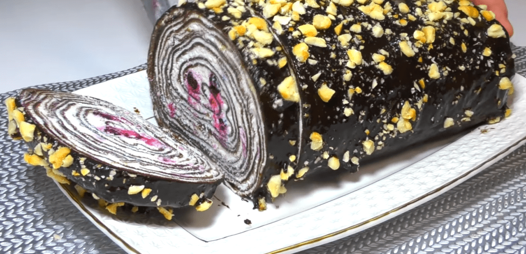 Рецепт незвичайного торта-рулета з млинців