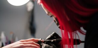 Майстри манікюру розвіяли найпоширеніші міфи про покриття нігтів