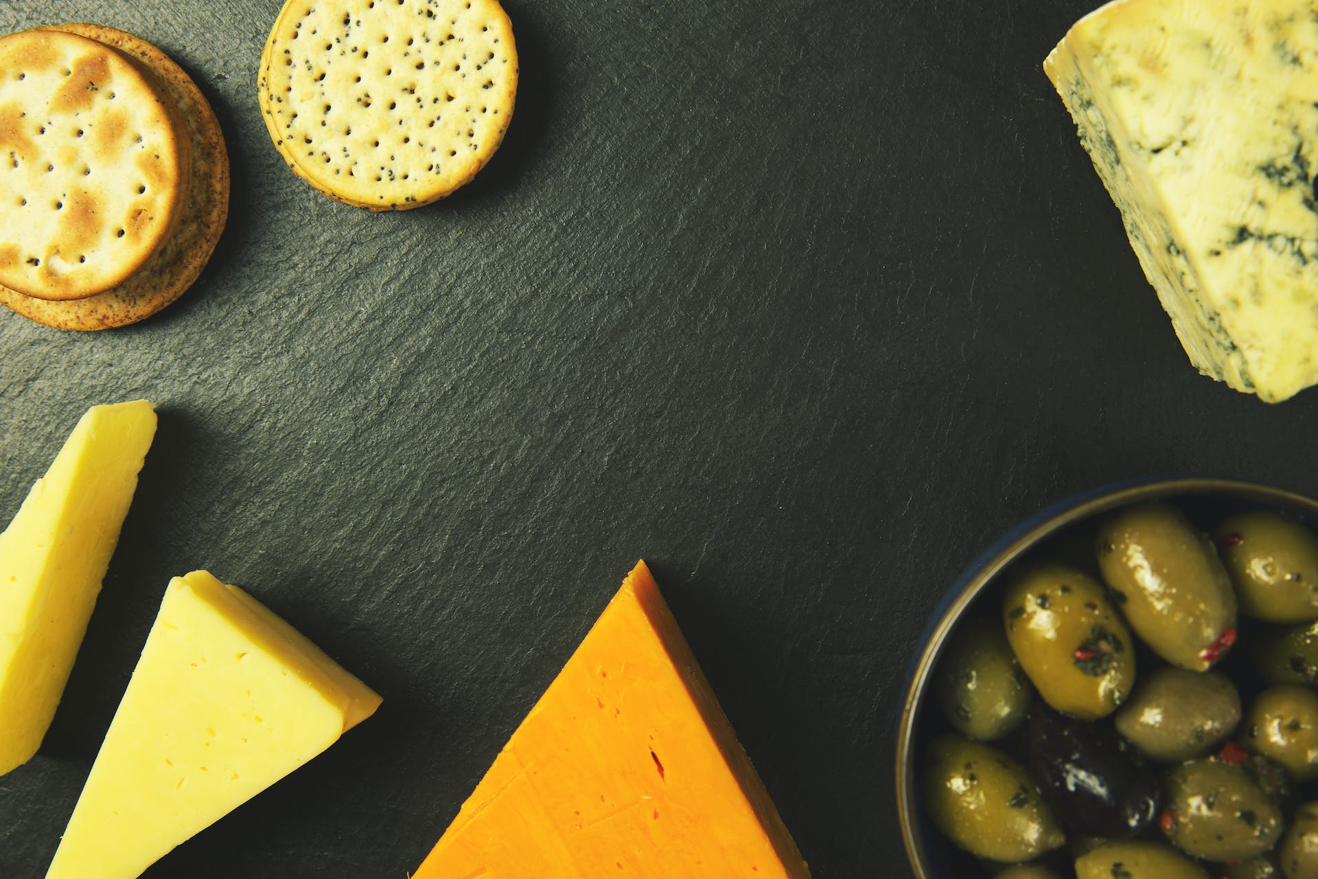 як вибрати якісний твердий сир в магазині