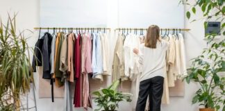 Як знайти свій стиль і зібрати базовий гардероб, щоб не виглядати бабусею в 40: