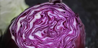 Як перевірити кислотність ґрунту червоною капустою 