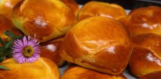 Як приготувати пухові булочки з сиром до чаю