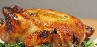 Кухар розповів, чому курку варто запікати з айвою