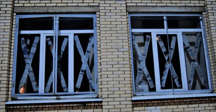 Господині поділилися дієвими засобами, які легко прибирають скотч на вікнах Господині поділилися дієвими засобами, які легко прибирають скотч на вікнах