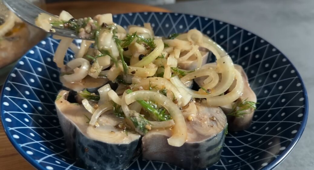 Скумбрія “Преміум”: секрет у маринаді. На смак ще краще, ніж дорога червона риба, а рецепт елементарний 