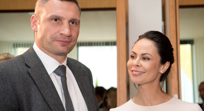 Як Кличко і Єгорова поділили майно після розлучення: він віддав їй будинок на 750 м², вона йому – Land Rover 