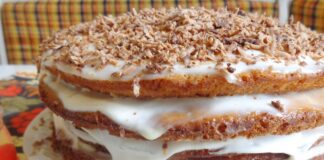 Простий і дуже швидкий рецепт смачного торта до чаю та кави зі сметанним кремом і ніжними коржами