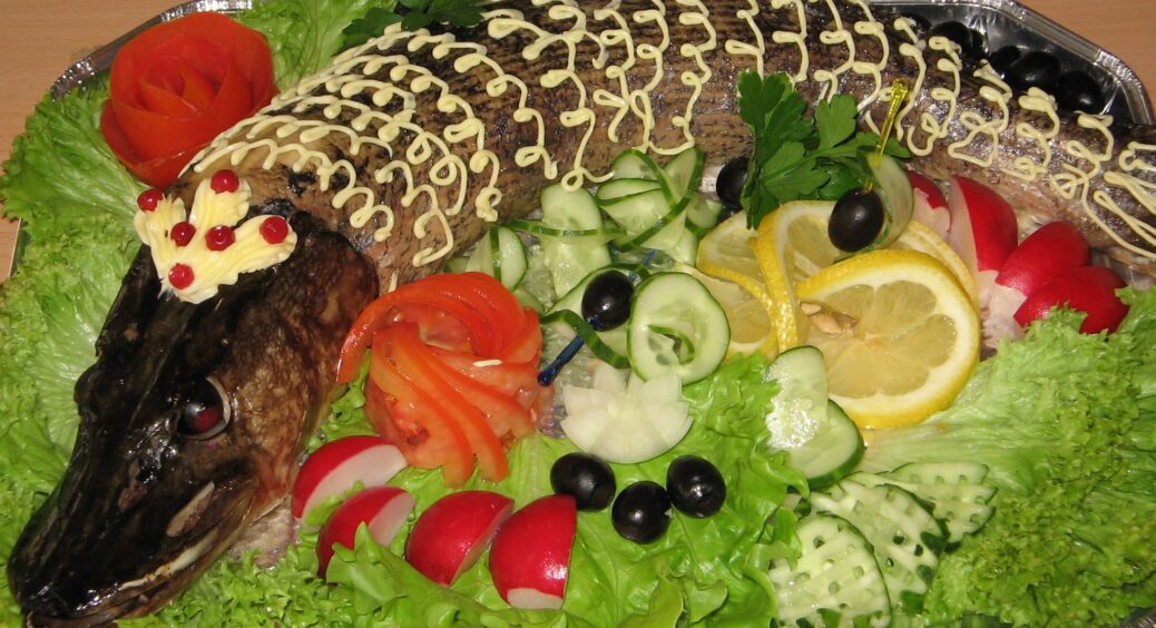 Шедевр рибного меню: як вибрати, підготувати та запекти щуку для справжньої гастрономічної перлини 