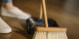 Чому не можна прибирати ввечері