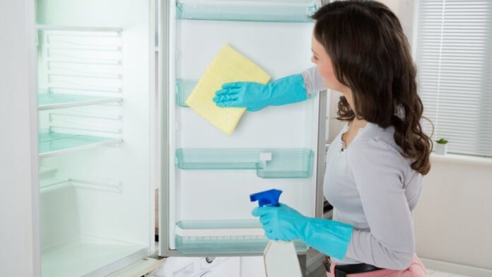 Як відмити холодильник від жовтизни: поради експертів