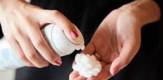 Лайфхак: як використовувати піну для гоління у побуті 