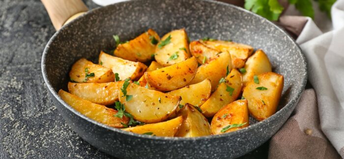 Смажена картопля з цибулею: простий рецепт