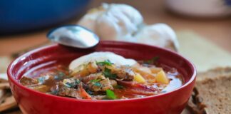 Кухар розповів, як приготувати швидкий борщ 