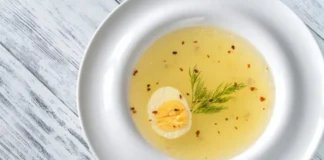 Кухарі розповіли, навіщо кидати бананову шкірку в бульйон