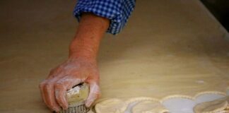 Кухар пояснив, який інгредієнт зробить тісто на вареники дійсно еластичним