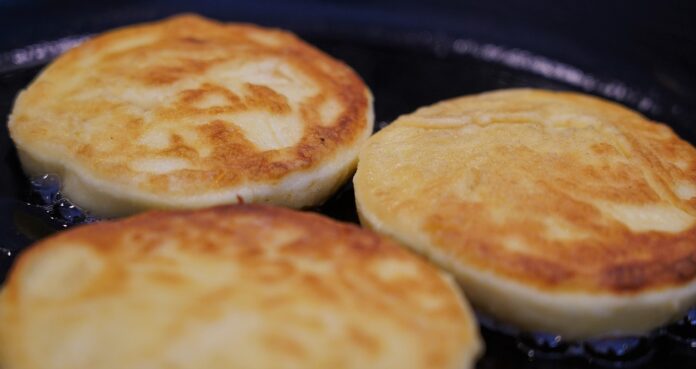 Рецепт оладок на молоці від шеф-кухаря, які смакують нереально