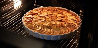 Рецепт Шарлотки без яєць та молока