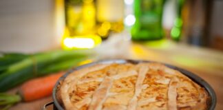 Рецепт домашнього пирога з рибною консервою: готується елементарно