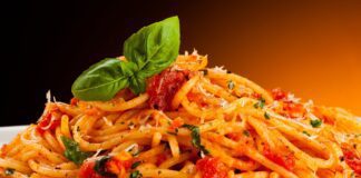 Як приготувати спагеті болоньєзе вдома: рецепт від шеф-кухарів