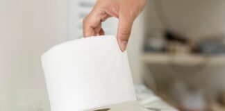 Дачники розповіли, як застосувати туалетний папір з користю на городі