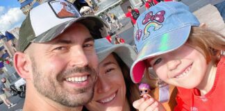 Дружина Бєднякова зізналась, скільки коштують пологи у США