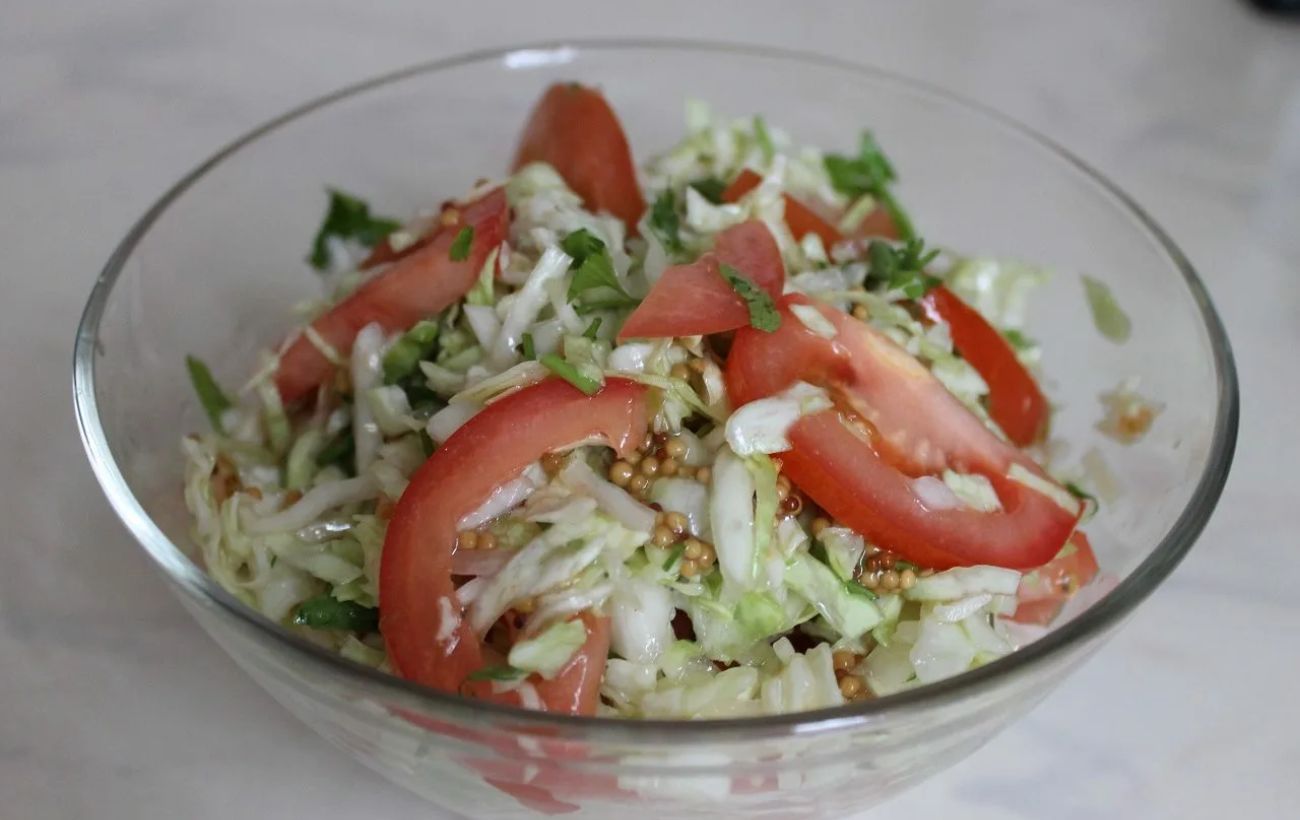 Рецепт смачного салату з пекінською капустою