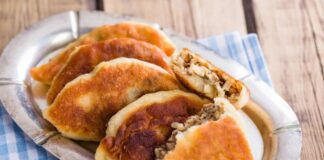 Як приготувати смачне тісто на пиріжки: простий рецепт 