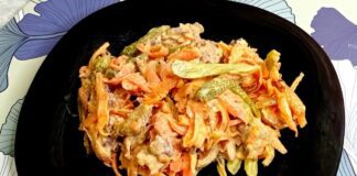 Приготувала цей смачний салат із куркою та нагодувала всю родину: рецепт