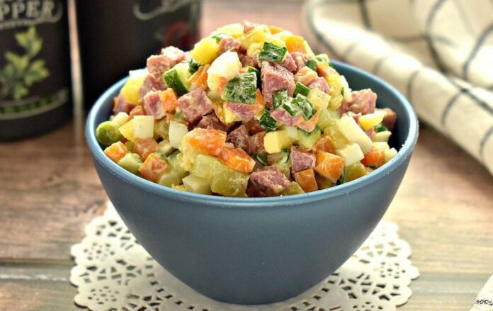 Кухар розповів, чим можна замінити яйця у салаті Кухар розповів, чим можна замінити яйця у салаті