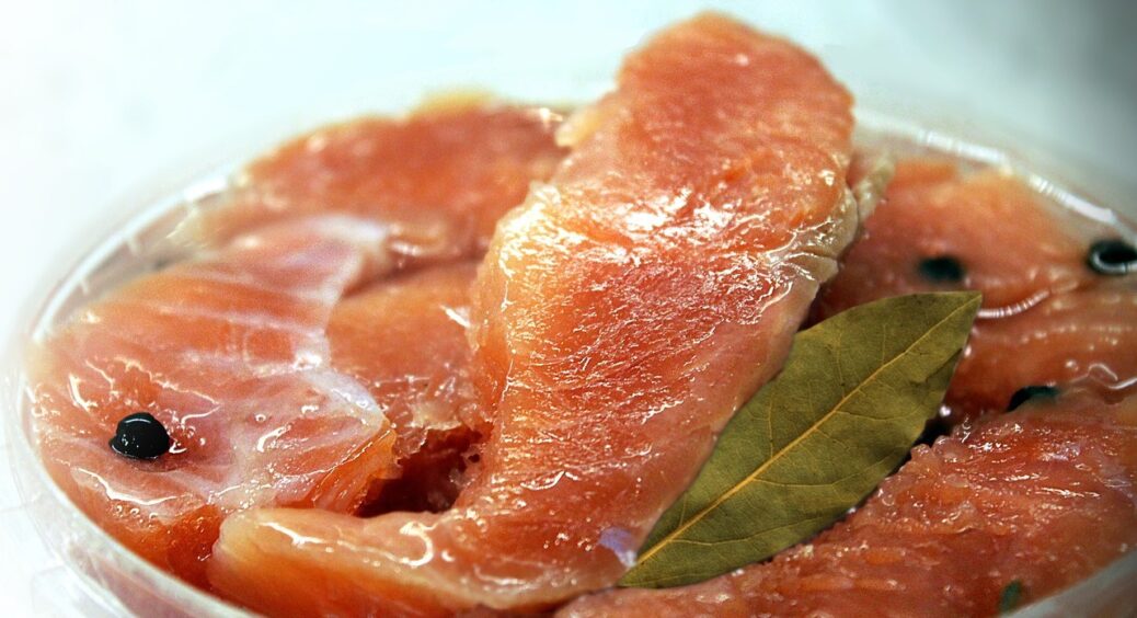 Мариную сьомгу тепер тільки так: риба виходить ледь солона аж солодка, а кісточки вилітають тільки так 