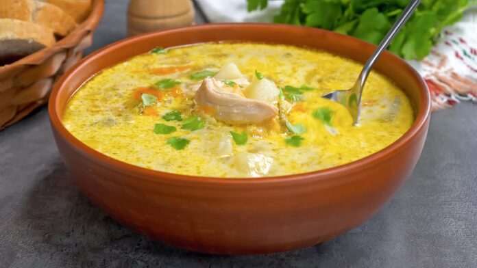 Кухар розповів, як приготувати розсольник з булгуром Кухар розповів, як приготувати розсольник з булгуром