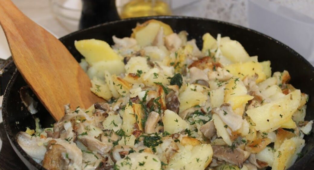 3 шеф-кухарів запитали, на чому смажити ідеальну картоплю зі скоринкою: всі дали цю відповідь – 1 інгредієнт 