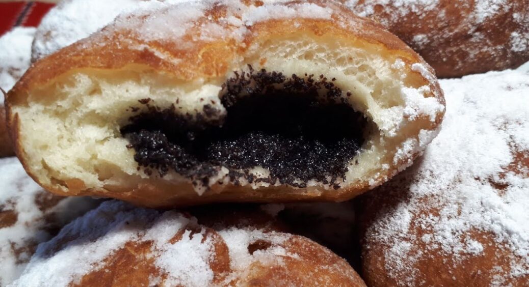 Рецепт ідеальних макових булочок в домашніх умовах без зайвого клопоту: всього 10 хвилин і готово 