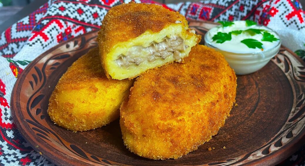 Вчорашнє пюре ніколи не викидаю: роблю ці чудові котлети з грибами, які можна їсти ще тиждень. Пісний рецепт 