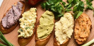 Рецепт смачної намазки на хліб з простих інгредієнтів